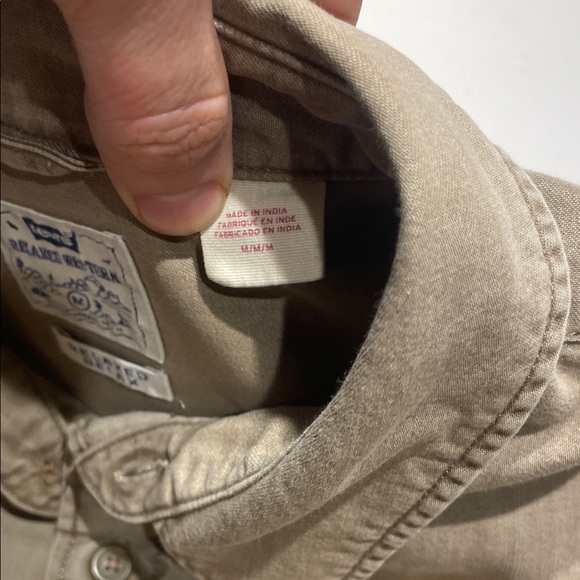 Levi's relaxed Western size medium Beige Button-Up Shirt - Picture 3 of 13